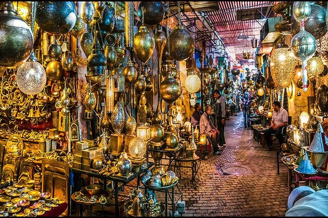 Marrakech: Exclusive Private Shopping Adventure in The souks - Walking into the Medina