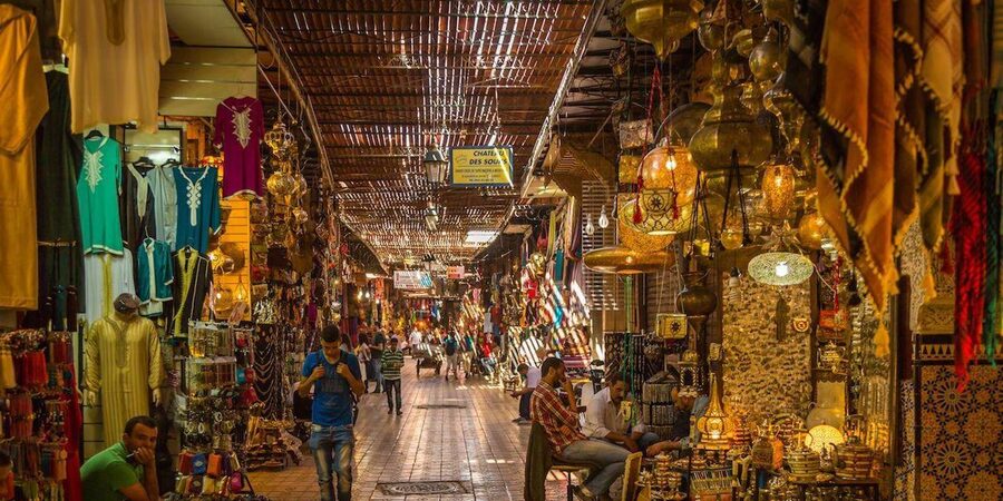 Marrakech: Exclusive Shopping Tour Through the Souks - Shopping for rugs, textiles, leather, and jewelry