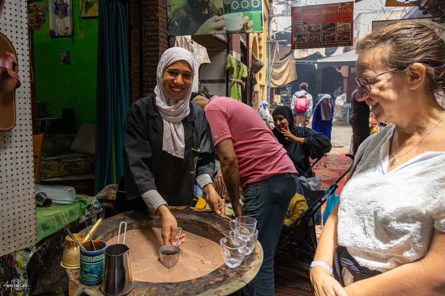 Marrakech: Medina, Souks, Artisans Guided Tour with Mint Tea - Souk Semmarine and the Art of Buying Leather