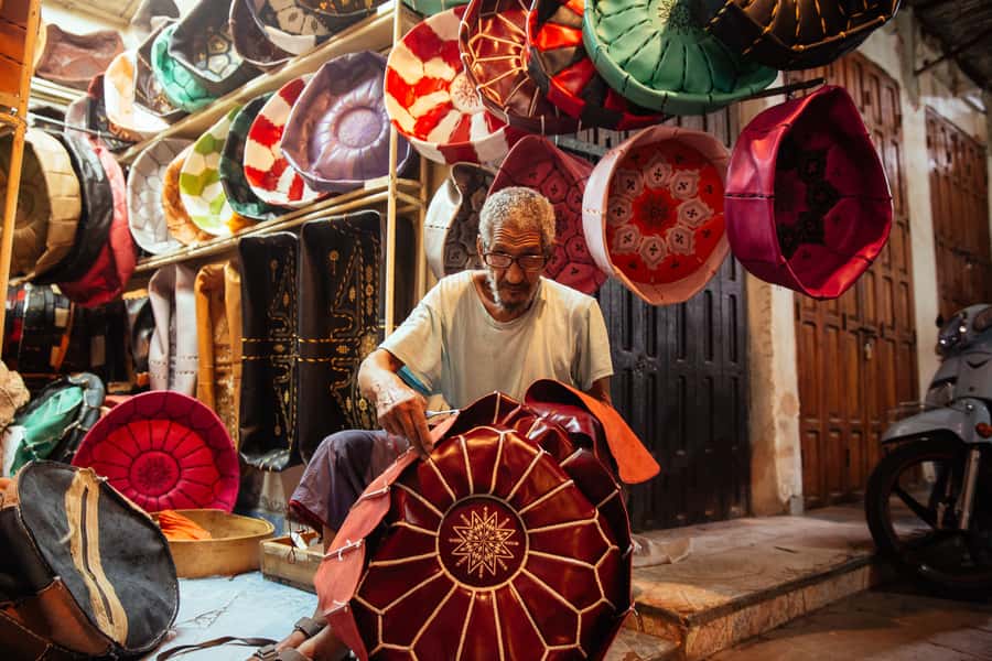 Marrakech: Private Souks Tour with Tea and Traditional Snack - Jemaa el-Fnaa and the theater of the square