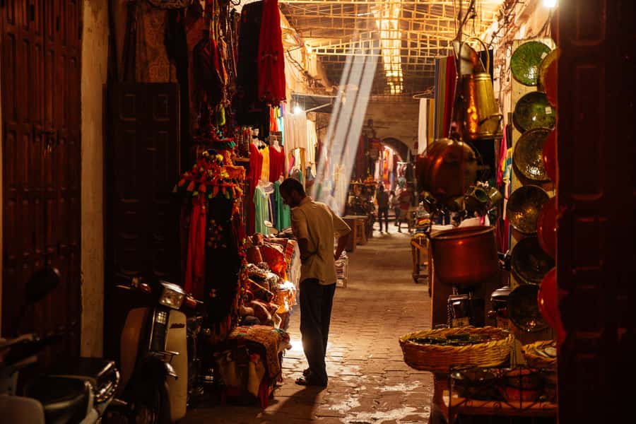 Marrakech: Private Souks Tour with Tea and Traditional Snack - Following the artisans through the back lanes