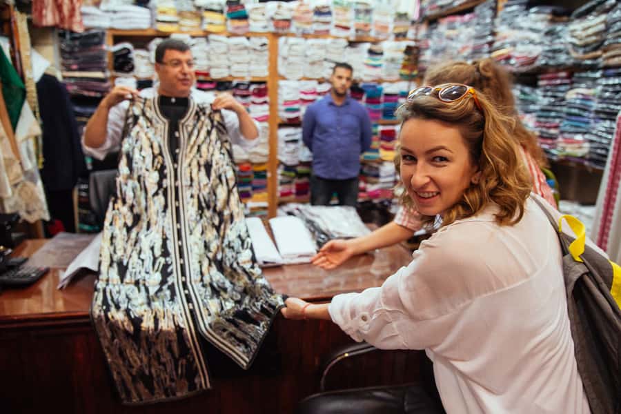 Marrakech: Private Souks Tour with Tea and Traditional Snack - Tea, msemmen, and a pause in the walking