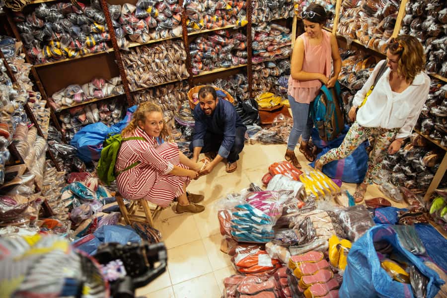 Marrakech: Private Souks Tour with Tea and Traditional Snack - What the private guide adds