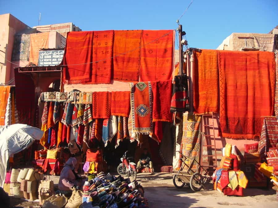 Marrakesh: Guided Souk Shopping Tour with a Local Guide - Following the lanes through the Medina