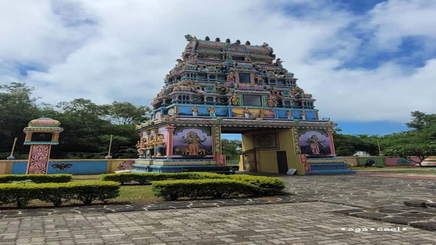Mauritius: Northern Tour w/Port Louis Market, Temple & Beach - The temple and the Red Church at Cap Malheureux