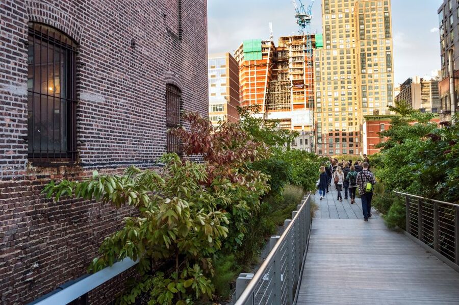 Meatpacking District: Chelsea Market and The Highline Tour - Walking the High Line above Chelsea