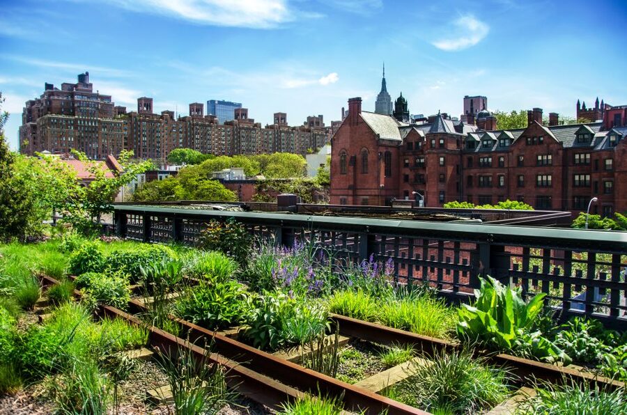 Meatpacking District: Chelsea Market and The Highline Tour - Finding the Titanic connection