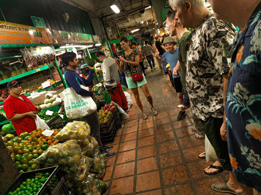 Medellín Multi-sensory Tour in the market, +15 Exotic Fruits - Practical tips for a better morning