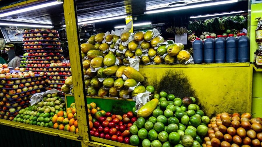 Medellín Multi-sensory Tour in the market, +15 Exotic Fruits - Who will enjoy this most?