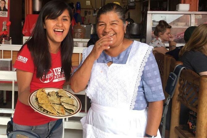 Mexico City: Hidden Markets, Street Food & Salsa-Making Tour - The first market: murals, tamales, and city politics