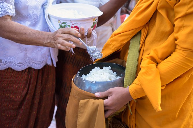 Morning Buddhist Almsgiving, Grand Palace and Flower Market Tour in Bangkok - Why this early Bangkok combination is appealing
