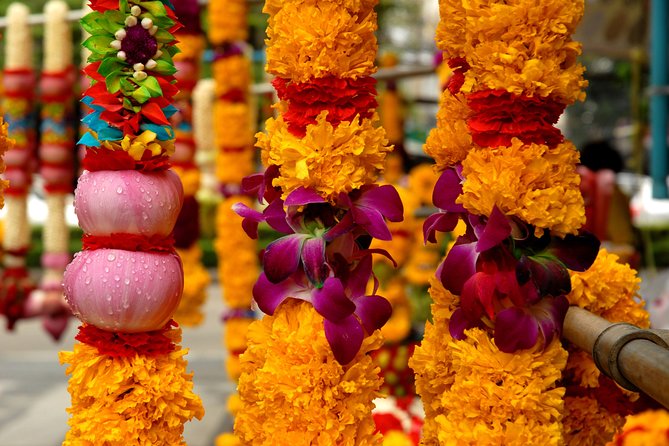 Morning Buddhist Almsgiving, Grand Palace and Flower Market Tour in Bangkok - The timing problem between the temple and palace