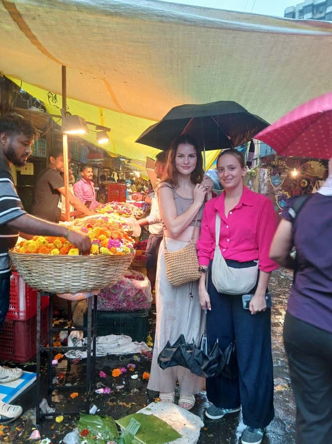 Mumbai:Dhobi Ghat Laundry,Dharavi Slum & Flower market Tour - Starting at Churchgate and taking Mumbai’s train