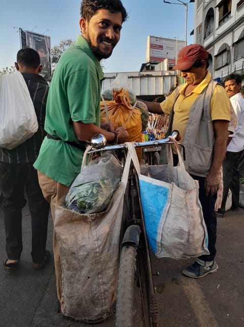 Mumbai:Dhobi Ghat Laundry,Dharavi Slum & Flower market Tour - What the guide adds to the visit