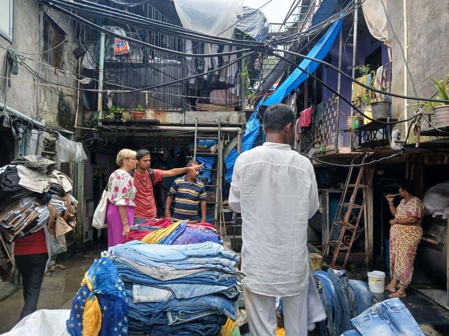 Mumbai:Dhobi Ghat Laundry,Dharavi Slum & Flower market Tour - Should you book this Mumbai tour?