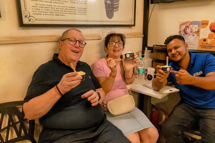 Mumbai Heritage, Street Food & Bazaar Walking Tour - Temples, mosques, and Mumbai’s religious variety