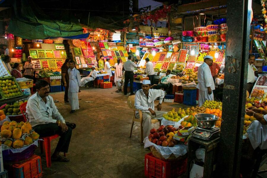Mumbai: Local Markets & Temples Tour - Starting at Regal Cinema and heading into the city