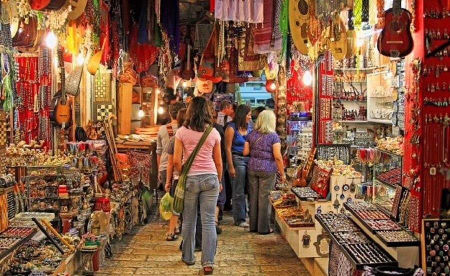 Mumbai: Magical Markets Tour - Shri Swaminarayan Mandir sets the tone