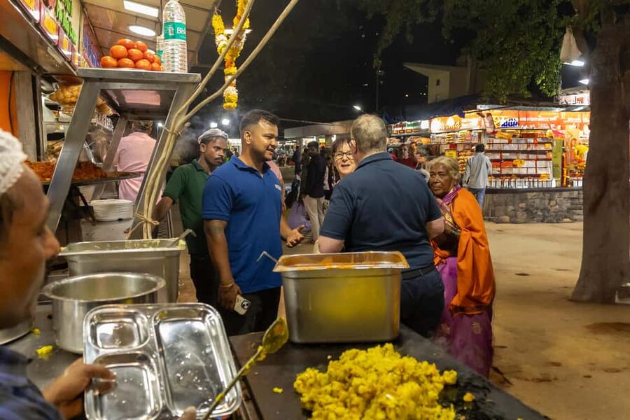 Mumbai Market and Temple Tour With Cow Shelter Visit - Mohammed Ali Road and the Food Stops