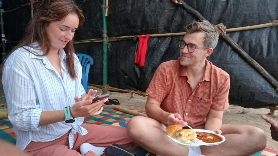 Mumbai Street Food Tour with Evening Bazaar Walk - What the guides add to the experience