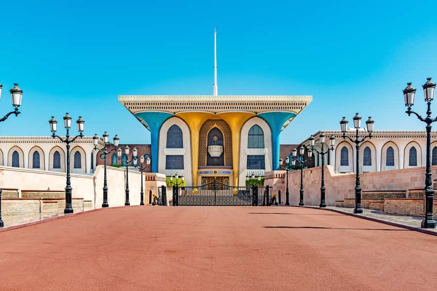 Muscat: City Tour of Grand Mosque, Old Souqs, Museum, & Fort - Sultan Qaboos Grand Mosque: the calm center of the morning