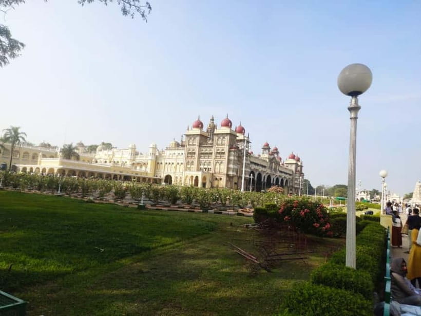 Mysore: Palace, Art Gallery & Devaraja Market Walking Tour - Jaganmohana Art Gallery: 45 minutes with Mysore’s creative life