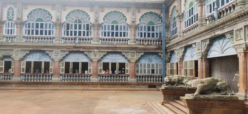 Mysore: Palace, Art Gallery & Devaraja Market Walking Tour - Practical tips for a smoother visit
