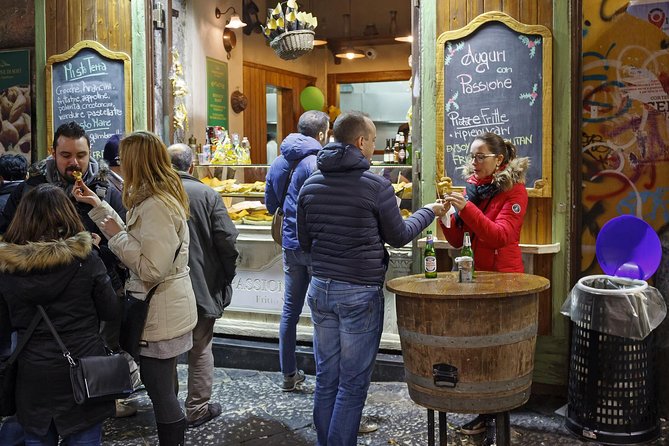 Naples Street Food Experience with local guide - Small Group Tour - Starting between Piazza Carità and Piazza Municipio