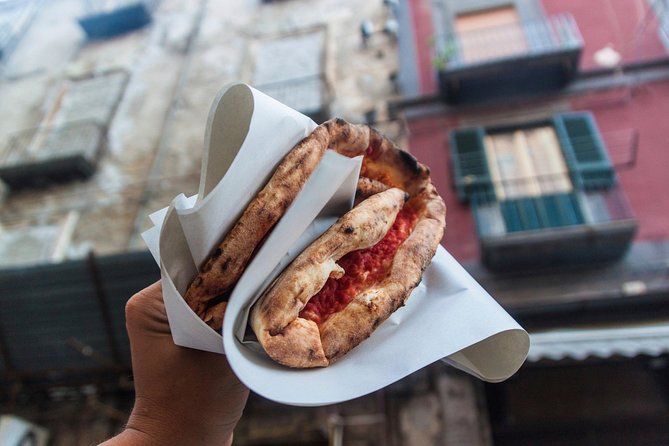 Naples Street Food Experience with local guide - Small Group Tour - Via Toledo and the first food tastings