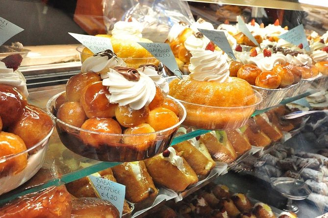 Naples Street Food Experience with local guide - Small Group Tour - How the guide affects the experience
