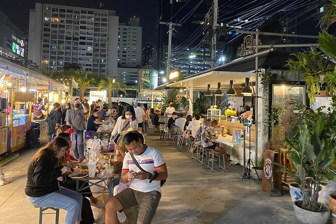 Night life in Bangkok - Jodd Fairs Train Night Market(Joint) - What Jodd Fairs Ratchada feels like after dark