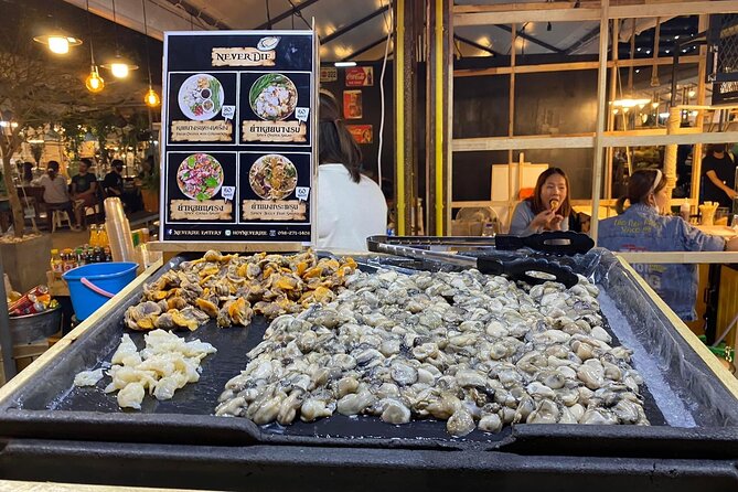 Night life in Bangkok - Jodd Fairs Train Night Market(Joint) - What to eat and how to use the market
