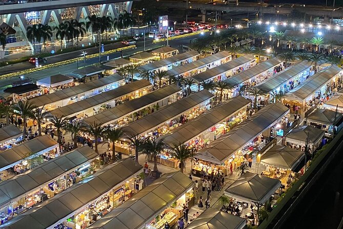 Night life in Bangkok - Jodd Fairs Train Night Market(Joint) - A polished market, not a quiet local neighborhood
