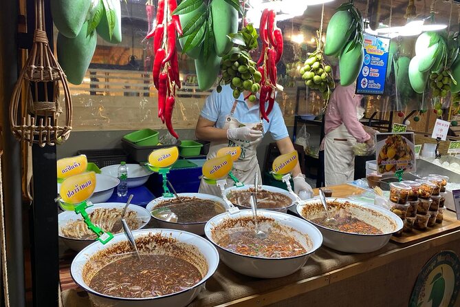 Night life in Bangkok - Jodd Fairs Train Night Market(Joint) - How the guide changes the experience
