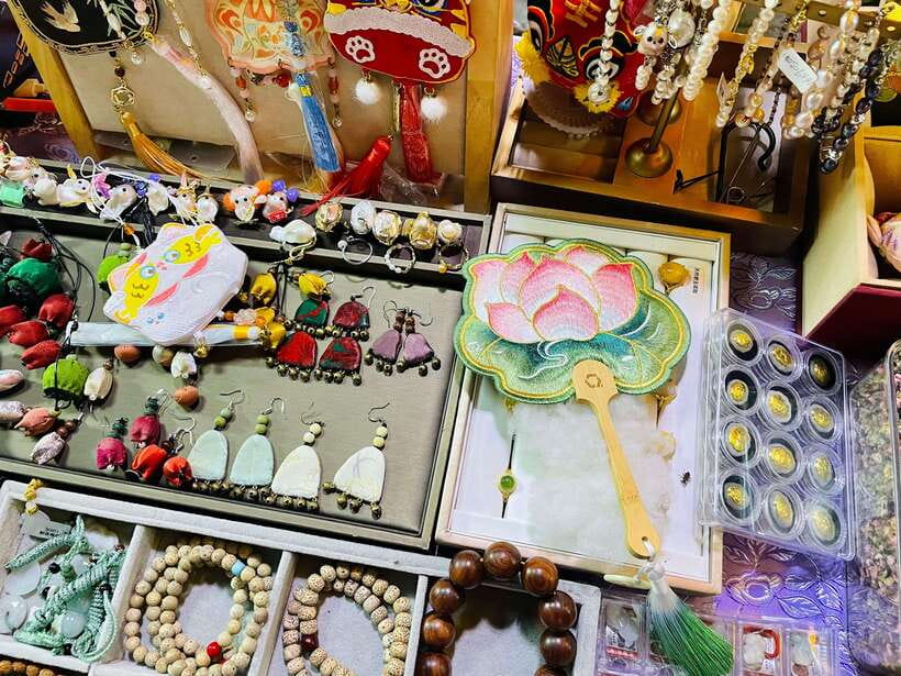 Night Market Haggling Adventure with an English Guide! - The final 90 minutes: buy with more confidence