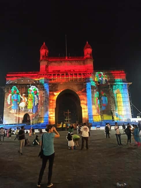 Night Tour: Mumbai’s Nights & Buzzing Bazaars - Guides, driving, and the private format