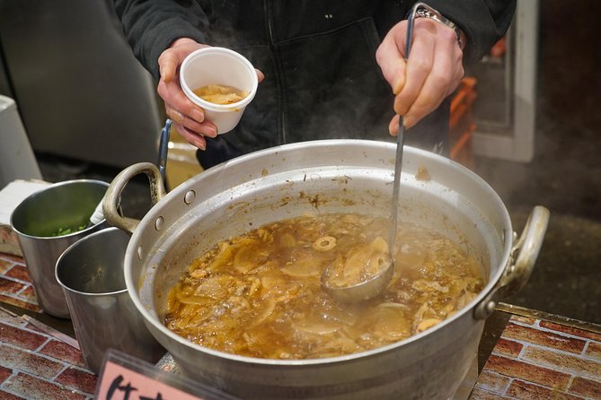 Nishiki Market Brunch Walking Tour (7 Tastings + Brunch) - How crowded and physical is it?