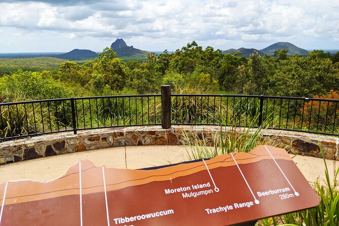 Noosa, Eumundi Markets, Glass House Mountains from Brisbane - Noosa Main Beach: a taste of the coast