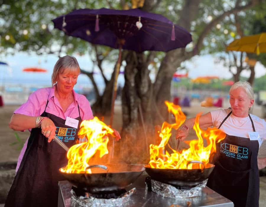 Nusa Dua: Balinese Cooking Class with Market Tour - Ocean views, live music, and the meal