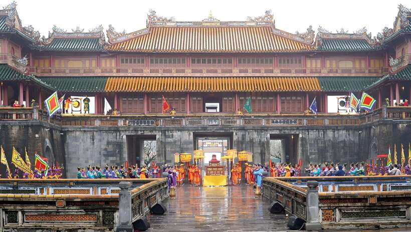 Official Hue: Dragon Boat, Imperial Citadel, & Market tour - A calm start on the Perfume River