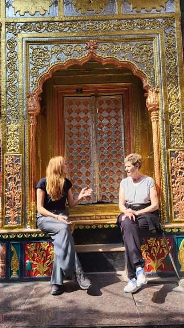 Old Delhi: Spices, Heritage and Bazaars Walking Tour - The goldsmith quarter and working neighbourhoods