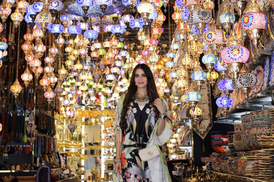 Old Dubai Guided Tour With Photographer: Souks & Street Food - Gold Souk jewelry and the final contrast