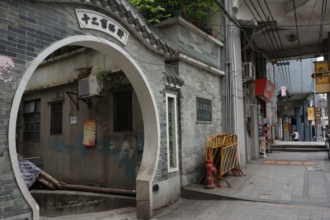 Old Guangzhou Backstreet Alley Local Market Walking Private Tour - Cantonese opera at the art museum