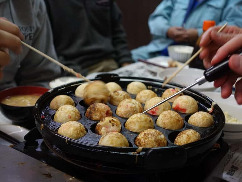 Osaka: Food Tour Kuromon Market & Dotonbori with Guide - Kuromon Market: the right place to begin