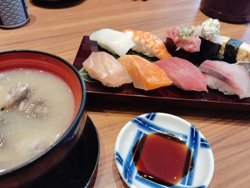 Osaka: Kuromon Market 1.5-Hour Seafood & Street Food Tour - Key points before you book