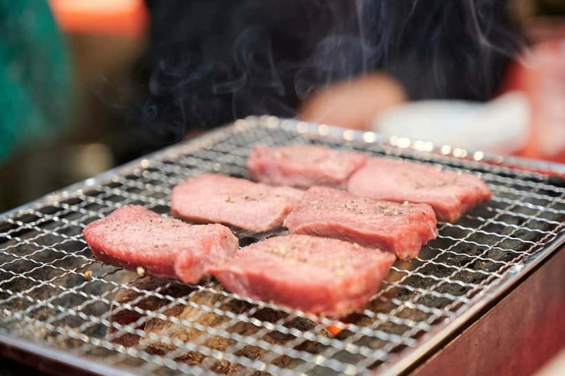 Osaka: Kuromon Market 1.5-Hour Seafood & Street Food Tour - Tuna, grilled seafood, and Osaka snack food