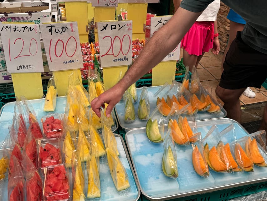 Osaka: Kuromon Market 1.5-Hour Seafood & Street Food Tour - What the guide adds to the market