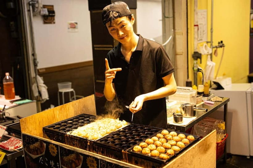 Osaka: Kuromon Market Street Food Tour with Pro Local Guide - Sennichimae Doguyasuji Shotengai and the tools of Japanese cooking