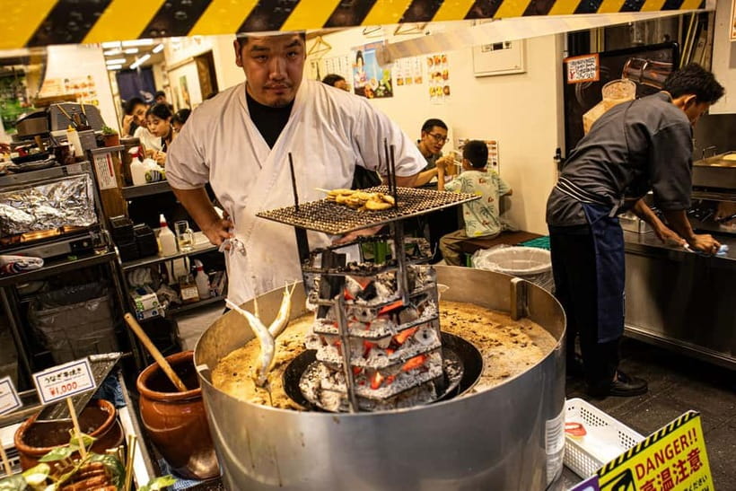 Osaka: Kuromon Market Street Food Tour with Pro Local Guide - What the guide adds to the experience