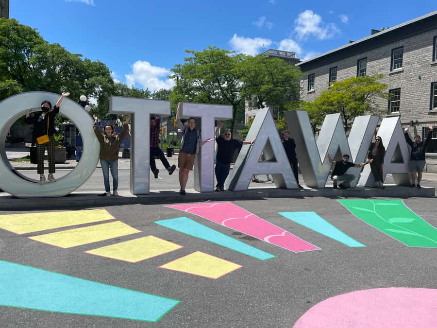 Ottawa: Taste of the ByWard Market Food Tour - Guides who keep the pace friendly